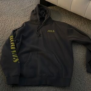 Shadow hill sweatshirt size L